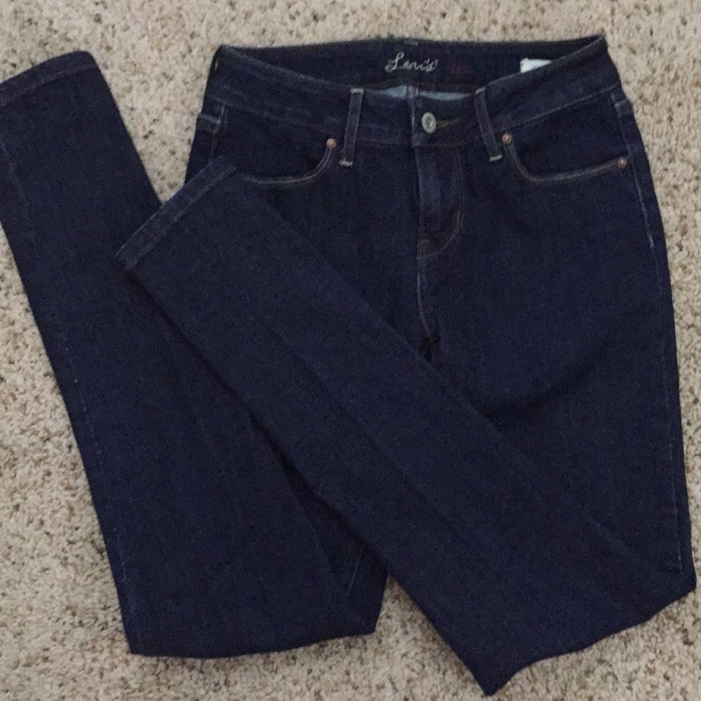 Womens Levi skinny jeans (legging style)